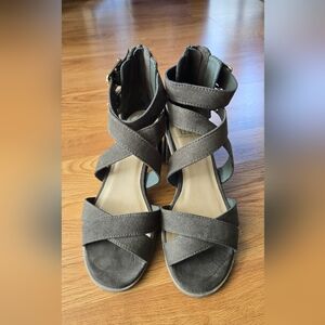 Olive geen Sandals size 6
